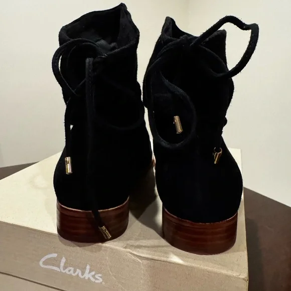 Clarks Black Suede Ankle Booties size 9 - Picture 7 of 9